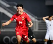 关于阿贾克斯狂胜对手，轻松晋级赛场逆袭精彩的信息